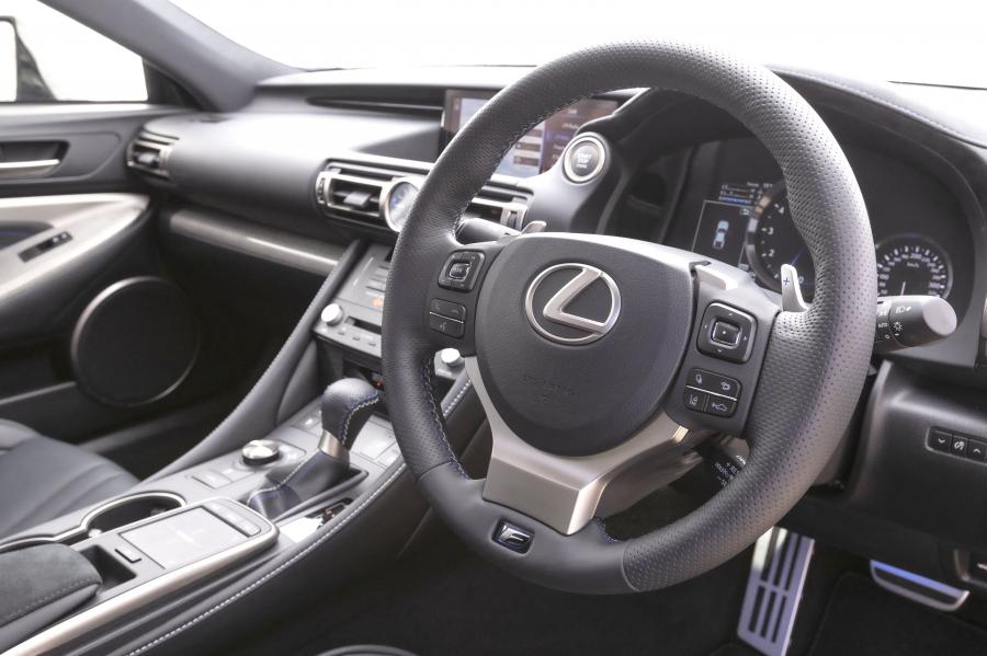 Интерьер Lexus RC F 2019 года  (ZA) (фото 5 из 25)
